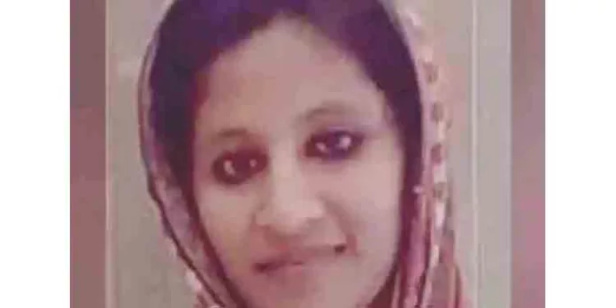തേങ്ങ തലയില് വീണ് ചികിത്സയിലായിരുന്ന യുവതി മരിച്ചു തേങ്ങ തലയില് വീണ് ചികിത്സയിലായിരുന്ന യുവതി മരിച്ചു