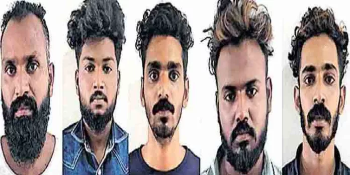 ഹോട്ടല് ജീവനക്കാരനെ ആക്രമിച്ച് കൊലപ്പെടുത്താന് ശ്രമിച്ചെന്ന കേസില് ആറുപേര് പിടിയില് ഹോട്ടല് ജീവനക്കാരനെ ആക്രമിച്ച് കൊലപ്പെടുത്താന് ശ്രമിച്ചെന്ന കേസില് ആറുപേര് പിടിയില്