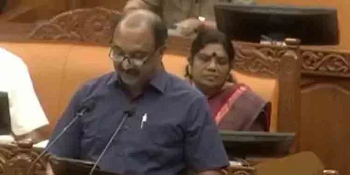 ഒന്നിലേറെ വീടുകളുള്ളവര്ക്ക് അധിക നികുതിയില് വിശദീകരണവുമായി ധനമന്ത്രി കെ.എന് ബാലഗോപാല് ഒന്നിലേറെ വീടുകളുള്ളവര്ക്ക് അധിക നികുതിയില് വിശദീകരണവുമായി ധനമന്ത്രി കെ.എന് ബാലഗോപാല്