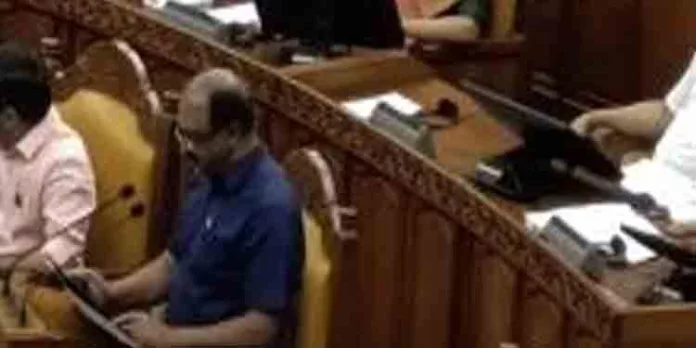 കാര്യക്ഷമത കൂട്ടാന് മൂന്നിനപരിപാടി നടപ്പാക്കുo കാര്യക്ഷമത കൂട്ടാന് മൂന്നിനപരിപാടി നടപ്പാക്കുo