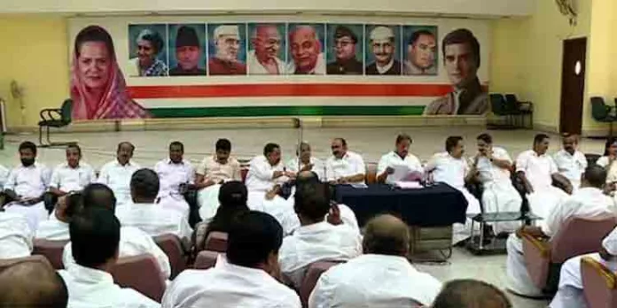 ഗ്രൂപ്പ് തര്ക്കo ; കെപിസിസി പുനഃസംഘടന വീണ്ടും നീളുന്നു ഗ്രൂപ്പ് തര്ക്കo ; കെപിസിസി പുനഃസംഘടന വീണ്ടും നീളുന്നു