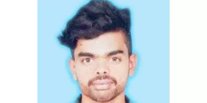 ബസിൽ നിന്ന് തെറിച്ച് വീണ് കോളേജ് വിദ്യാർഥി മരിച്ചു ബസിൽ നിന്ന് തെറിച്ച് വീണ് കോളേജ് വിദ്യാർഥി മരിച്ചു