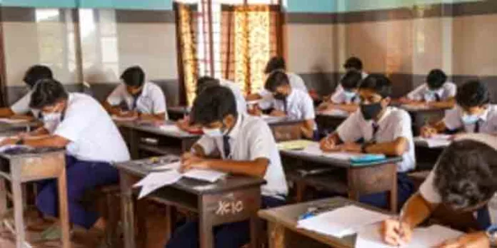 പൊതുവിദ്യാലയങ്ങളില് നടപ്പാക്കുന്ന പദ്ധതികള് എയ്ഡഡ് വിദ്യാലയങ്ങളിലും നടപ്പാക്കണം പൊതുവിദ്യാലയങ്ങളില് നടപ്പാക്കുന്ന പദ്ധതികള് എയ്ഡഡ് വിദ്യാലയങ്ങളിലും നടപ്പാക്കണം