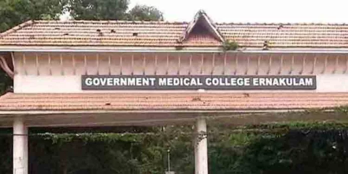 വ്യാജ ജനന സര്ട്ടിഫിക്കറ്റ് കേസിലെ ഇടനിലക്കാരനെ തിരിച്ചറിഞ്ഞു വ്യാജ ജനന സര്ട്ടിഫിക്കറ്റ് കേസിലെ ഇടനിലക്കാരനെ തിരിച്ചറിഞ്ഞു