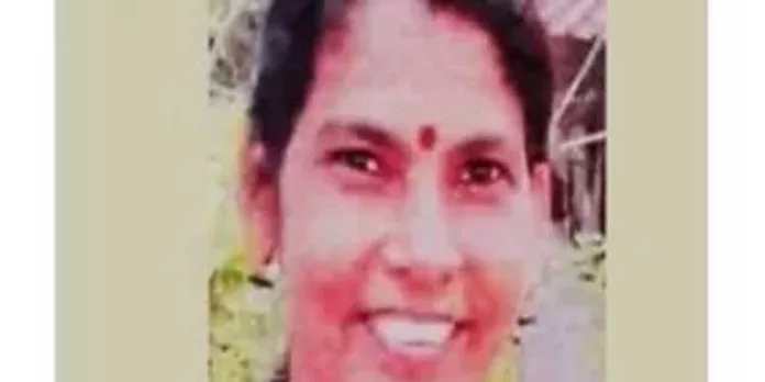 ക്ഷേത്രഭാരവാഹികളുമായി അതിര്ത്തി തര്ക്കം ; പോലീസിന് ശബ്ദസന്ദേശം അയച്ച് വീട്ടമ്മ ആത്മഹത്യ ചെയ്തു ക്ഷേത്രഭാരവാഹികളുമായി അതിര്ത്തി തര്ക്കം ; പോലീസിന് ശബ്ദസന്ദേശം അയച്ച് വീട്ടമ്മ ആത്മഹത്യ ചെയ്തു