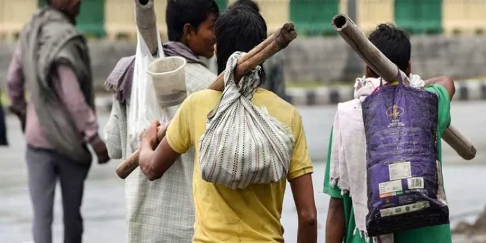 സംസ്ഥാന വ്യാപകമായി അന്യസംസ്ഥാന തൊഴിലാളി ലേബർ ക്യാമ്പുകളിൽ തൊഴിൽ വകുപ്പ് ഉദ്യോഗസ്ഥരുടെ പരിശോധന സംസ്ഥാന വ്യാപകമായി അന്യസംസ്ഥാന തൊഴിലാളി ലേബർ ക്യാമ്പുകളിൽ തൊഴിൽ വകുപ്പ് ഉദ്യോഗസ്ഥരുടെ പരിശോധന