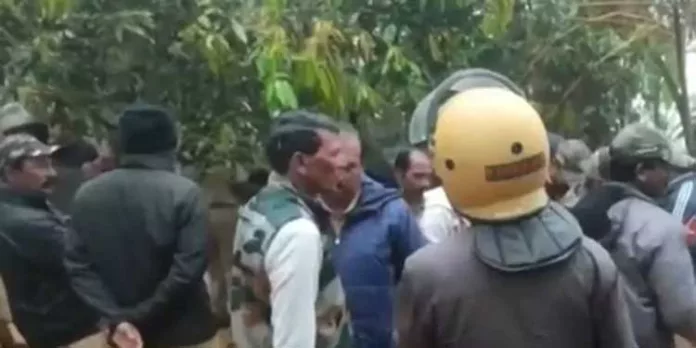 രൂക്ഷമായ വന്യമൃഗശല്യത്തിനെതിരെ വയനാട്ടിൽ വാരിക്കുഴി സമരവുമായി കർഷകർ രൂക്ഷമായ വന്യമൃഗശല്യത്തിനെതിരെ വയനാട്ടിൽ വാരിക്കുഴി സമരവുമായി കർഷകർ