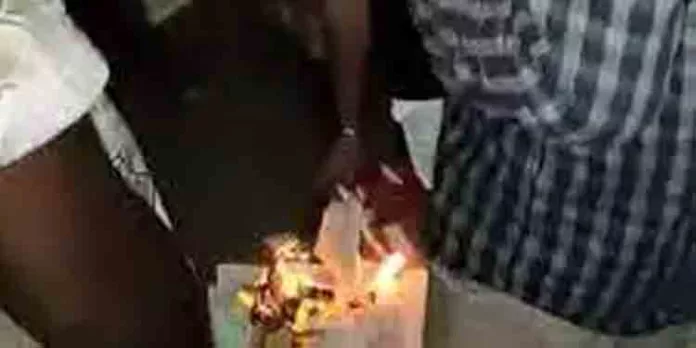 ബൈബിള് കത്തിച്ചതിനെതിരെ പ്രതിഷേധo ബൈബിള് കത്തിച്ചതിനെതിരെ പ്രതിഷേധo
