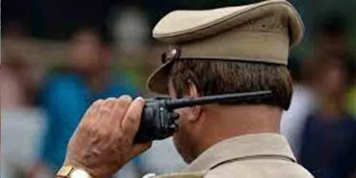 കോടതിയില് നിന്ന് ഇറങ്ങിയോടിയ പ്രതിയെ വീട്ടില് നിന്ന് പോലീസ് കസ്റ്റഡിയില് എടുത്തു കോടതിയില് നിന്ന് ഇറങ്ങിയോടിയ പ്രതിയെ വീട്ടില് നിന്ന് പോലീസ് കസ്റ്റഡിയില് എടുത്തു