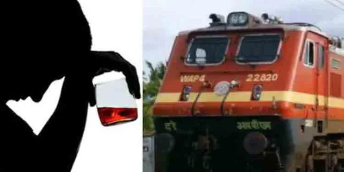 മദ്യപിച്ച് ഫോണും നോക്കി യുവാവ് കിടന്നത് റെയില്വേ പാളത്തില് ; അപകടം ഒഴിവായത് തലനാരിഴയ്ക്ക് – സാഹസം കാട്ടിയത് പുനലൂര് സ്വദേശി മദ്യപിച്ച് ഫോണും നോക്കി യുവാവ് കിടന്നത് റെയില്വേ പാളത്തില് ; അപകടം ഒഴിവായത് തലനാരിഴയ്ക്ക് – സാഹസം കാട്ടിയത് പുനലൂര് സ്വദേശി