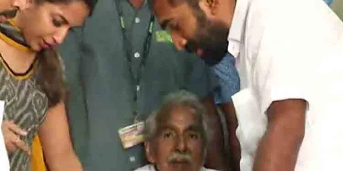 ഉമ്മൻചാണ്ടിയെ തുടർചികിൽസയ്ക്കായി ബെംഗുളൂരുവിലേക്ക് കൊണ്ടുപോയി ഉമ്മൻചാണ്ടിയെ തുടർചികിൽസയ്ക്കായി ബെംഗുളൂരുവിലേക്ക് കൊണ്ടുപോയി