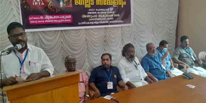 രാജ്യത്ത് ഫാസിസത്തിന്റെ കടന്നുവരവ് ആവിഷ്ക്കാര സ്വാതന്ത്ര്യത്തിന് കൂച്ചുവിലങ്ങിട്ടു ; ചിറ്റയം ഗോപകുമാർ രാജ്യത്ത് ഫാസിസത്തിന്റെ കടന്നുവരവ് ആവിഷ്ക്കാര സ്വാതന്ത്ര്യത്തിന് കൂച്ചുവിലങ്ങിട്ടു ; ചിറ്റയം ഗോപകുമാർ