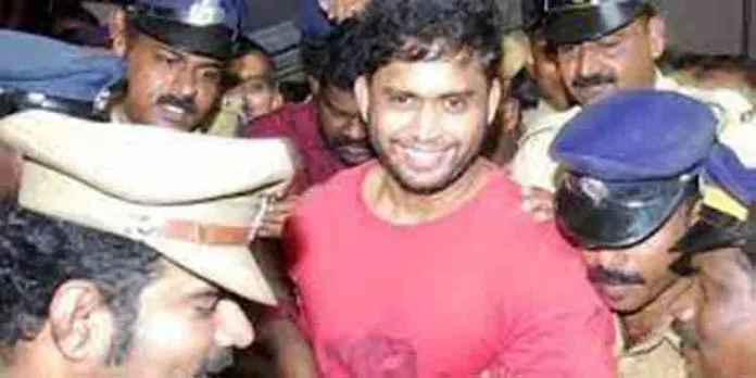 കുപ്രസിദ്ധ ഗുണ്ട ഓംപ്രകാശ് ഉള്പ്പെടെ നാലുപേര്ക്കെതിരേ ലുക്കൗട്ട് നോട്ടീസ് കുപ്രസിദ്ധ ഗുണ്ട ഓംപ്രകാശ് ഉള്പ്പെടെ നാലുപേര്ക്കെതിരേ ലുക്കൗട്ട് നോട്ടീസ്