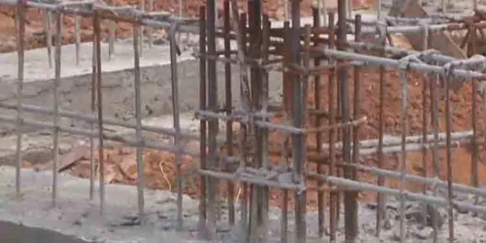 ആശുപത്രിയുടെ നിർമാണത്തിന് ഉപയോഗിക്കുന്നത് തുരുമ്പിച്ച കമ്പി ; ആരോഗ്യമന്ത്രിക്ക് നാട്ടുകാർ പരാതി നൽകി ആശുപത്രിയുടെ നിർമാണത്തിന് ഉപയോഗിക്കുന്നത് തുരുമ്പിച്ച കമ്പി ; ആരോഗ്യമന്ത്രിക്ക് നാട്ടുകാർ പരാതി നൽകി