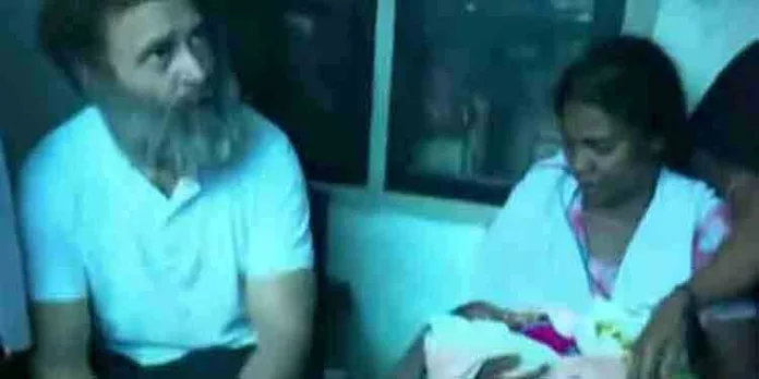 മോഷണക്കുറ്റമാരോപിച്ച് ആള്ക്കൂട്ടം മര്ദിച്ചതില് മനംനൊന്ത് തൂങ്ങിമരിച്ച വിശ്വനാഥന്റെ കുടുംബത്തെ രാഹുല്ഗാന്ധി എംപി സന്ദര്ശിച്ചു മോഷണക്കുറ്റമാരോപിച്ച് ആള്ക്കൂട്ടം മര്ദിച്ചതില് മനംനൊന്ത് തൂങ്ങിമരിച്ച വിശ്വനാഥന്റെ കുടുംബത്തെ രാഹുല്ഗാന്ധി എംപി സന്ദര്ശിച്ചു
