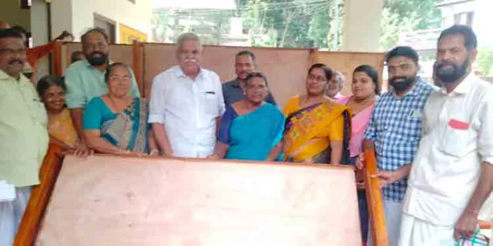 പട്ടികജാതി പട്ടികവർഗ്ഗ വിഭാഗത്തിൽപെട്ട വയോജനങ്ങൾക്ക് കട്ടിൽ നൽകി പട്ടികജാതി പട്ടികവർഗ്ഗ വിഭാഗത്തിൽപെട്ട വയോജനങ്ങൾക്ക് കട്ടിൽ നൽകി