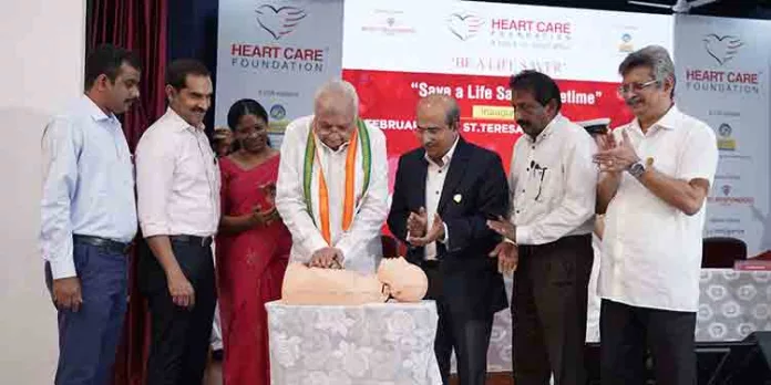 പൊതുജനങ്ങള്ക്ക് സിപിആര് പരിജ്ഞാനം നിര്ബന്ധമാക്കണമെന്ന് ഗവര്ണര് പൊതുജനങ്ങള്ക്ക് സിപിആര് പരിജ്ഞാനം നിര്ബന്ധമാക്കണമെന്ന് ഗവര്ണര്