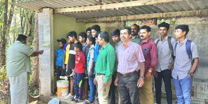 കളറാക്കാന് കാത്തിരിപ്പ് കേന്ദ്രം കളറാക്കാന് കാത്തിരിപ്പ് കേന്ദ്രം