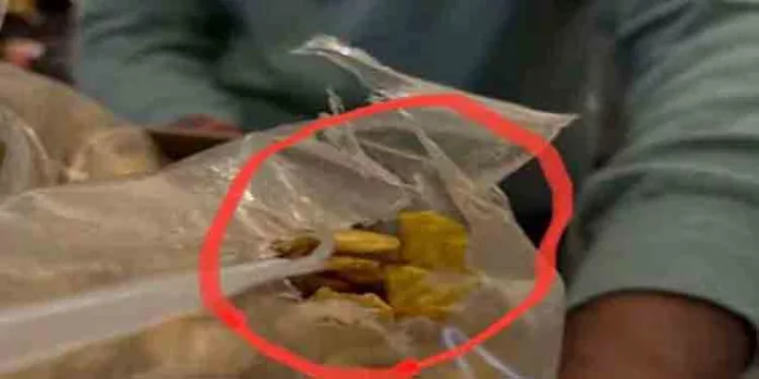 കോന്നിയില് നിന്ന് നോര്വേയിലേക്ക് അയച്ച ഏത്തക്കായ വറുത്തത് എലി തിന്നു : പാഴ്സല് അയച്ചത് 2678 രൂപ മുടക്കി – പരാതിയുമായി കോന്നി സ്വദേശി കോന്നിയില് നിന്ന് നോര്വേയിലേക്ക് അയച്ച ഏത്തക്കായ വറുത്തത് എലി തിന്നു : പാഴ്സല് അയച്ചത് 2678 രൂപ മുടക്കി – പരാതിയുമായി കോന്നി സ്വദേശി