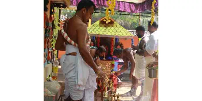 കടുമീൻചിറ അരുവിപ്പുറം ശ്രീ മഹാദേവ ക്ഷേത്രത്തിലെ ശിവരാത്രി മഹോത്സവം ; ഉത്സവ ബലിയും ഉത്സവ ബലി ദർശനവും നടന്നു കടുമീൻചിറ അരുവിപ്പുറം ശ്രീ മഹാദേവ ക്ഷേത്രത്തിലെ ശിവരാത്രി മഹോത്സവം ; ഉത്സവ ബലിയും ഉത്സവ ബലി ദർശനവും നടന്നു