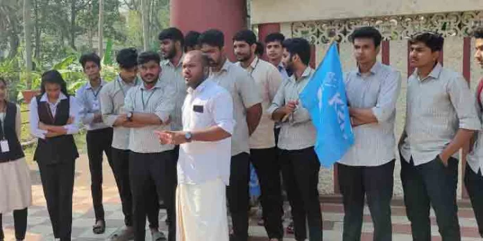 കെ. എസ്. യു. പാലാ സെന്റ് തോമസ് കോളേജ് യൂണിറ്റ് കമ്മിറ്റിയുടെ ആഭിമുഖ്യത്തിൽ ശുഹൈബ്, ശരത്ത്ലാൽ, കൃപേഷ് രക്തസാക്ഷി അനുസ്മരണം നടത്തി കെ. എസ്. യു. പാലാ സെന്റ് തോമസ് കോളേജ് യൂണിറ്റ് കമ്മിറ്റിയുടെ ആഭിമുഖ്യത്തിൽ ശുഹൈബ്, ശരത്ത്ലാൽ, കൃപേഷ് രക്തസാക്ഷി അനുസ്മരണം നടത്തി