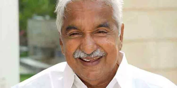 ഉമ്മന് ചാണ്ടിക്ക് ക്യാന്സര് കണ്ടെത്തിയില്ലെന്ന് അവകാശപ്പെട്ട കുടുംബ ഡോക്ടര്ക്കെതിരെ പരാതിയുമായി ബന്ധുക്കള് ഉമ്മന് ചാണ്ടിക്ക് ക്യാന്സര് കണ്ടെത്തിയില്ലെന്ന് അവകാശപ്പെട്ട കുടുംബ ഡോക്ടര്ക്കെതിരെ പരാതിയുമായി ബന്ധുക്കള്