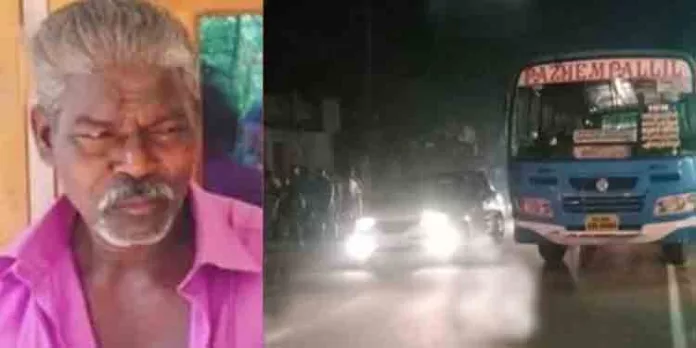 കാറിടിച്ച് റോഡിലേക്ക് തെറിച്ചു വീണ കാല്നടയാത്രക്കാരന് ദേഹത്ത് സ്വകാര്യ ബസ് കയറി മരിച്ചു കാറിടിച്ച് റോഡിലേക്ക് തെറിച്ചു വീണ കാല്നടയാത്രക്കാരന് ദേഹത്ത് സ്വകാര്യ ബസ് കയറി മരിച്ചു