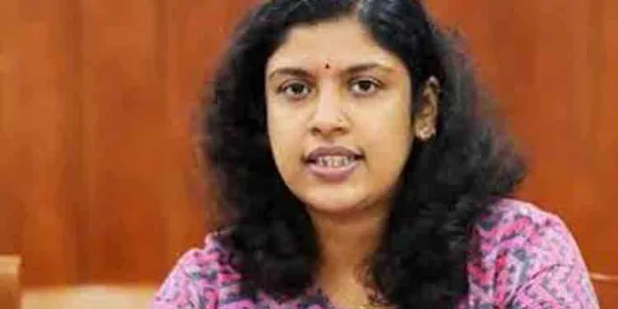 യുവജന കമ്മീഷന് ചെയര്പേഴ്സന് സ്ഥാനത്തു നിന്ന് ചിന്ത ജെറോമിനെ നീക്കണം : യൂത്ത് കോണ്ഗ്രസ് ഗവര്ണര്ക്ക് പരാതി നൽകി യുവജന കമ്മീഷന് ചെയര്പേഴ്സന് സ്ഥാനത്തു നിന്ന് ചിന്ത ജെറോമിനെ നീക്കണം : യൂത്ത് കോണ്ഗ്രസ് ഗവര്ണര്ക്ക് പരാതി നൽകി