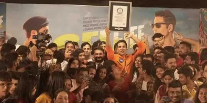 മൂന്ന് മിനിറ്റിനുള്ളിൽ 184 സെല്ഫി ; അക്ഷയ് കുമാര് ഗിന്നസ് റെക്കോര്ഡില് മൂന്ന് മിനിറ്റിനുള്ളിൽ 184 സെല്ഫി ; അക്ഷയ് കുമാര് ഗിന്നസ് റെക്കോര്ഡില്