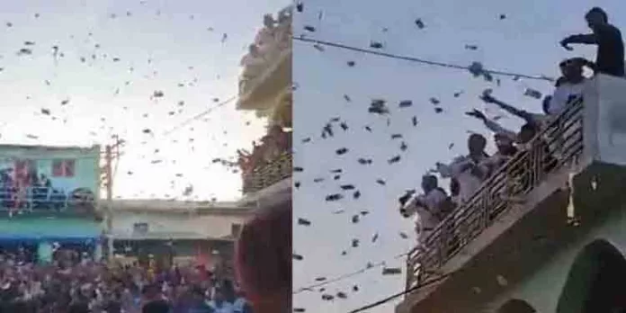 കല്യാണത്തിന് നോട്ടുമഴ ചെയ്യിച്ച് അടിപൊളിയാക്കി ; സംഭവം ഗുജറാത്തിൽ കല്യാണത്തിന് നോട്ടുമഴ ചെയ്യിച്ച് അടിപൊളിയാക്കി ; സംഭവം ഗുജറാത്തിൽ