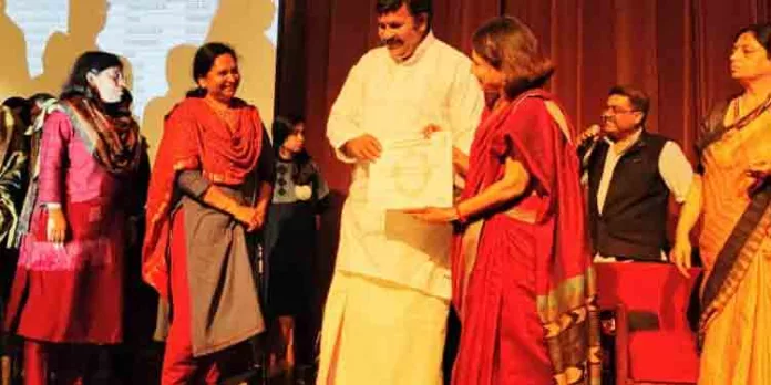 വെച്ചൂച്ചിറ എണ്ണൂറാംവയൽ സി എം എസ് എൽ പി സ്കൂളിന് ദേശീയ പുരസ്കാരം വെച്ചൂച്ചിറ എണ്ണൂറാംവയൽ സി എം എസ് എൽ പി സ്കൂളിന് ദേശീയ പുരസ്കാരം