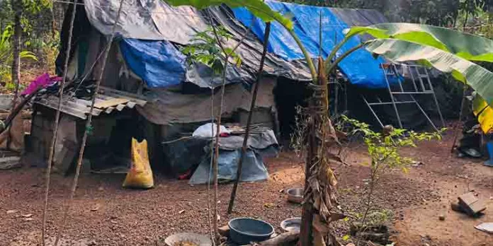 സിപിഎം ലോക്കൽ കമ്മറ്റിയുടെ നേതൃത്വത്തിൽ വീട് വെച്ച് കൊടുക്കുന്നു സിപിഎം ലോക്കൽ കമ്മറ്റിയുടെ നേതൃത്വത്തിൽ വീട് വെച്ച് കൊടുക്കുന്നു