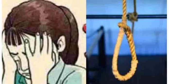 പോക്സോ കേസ് പ്രതി പെൺകുട്ടിയുടെ വീട്ടില് തൂങ്ങിമരിച്ച നിലയില് പോക്സോ കേസ് പ്രതി പെൺകുട്ടിയുടെ വീട്ടില് തൂങ്ങിമരിച്ച നിലയില്