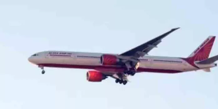 എണ്ണ ചോര്ച്ച ; 300 യാത്രക്കാരുമായി പുറപ്പെട്ട എയര് ഇന്ത്യ വിമാനം അടിയന്തിരമായി നിലത്തിറക്കി എണ്ണ ചോര്ച്ച ; 300 യാത്രക്കാരുമായി പുറപ്പെട്ട എയര് ഇന്ത്യ വിമാനം അടിയന്തിരമായി നിലത്തിറക്കി