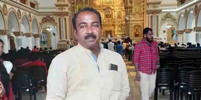വിദേശത്ത് ജോലി വാഗ്ദാനം ചെയ്ത് തട്ടിപ്പ് ; മുന്നുറോളം പേരില് നിന്ന് 60000രൂപ വീതം കൈക്കലാക്കി മുങ്ങിയ പ്രതി പിടിയില് വിദേശത്ത് ജോലി വാഗ്ദാനം ചെയ്ത് തട്ടിപ്പ് ; മുന്നുറോളം പേരില് നിന്ന് 60000രൂപ വീതം കൈക്കലാക്കി മുങ്ങിയ പ്രതി പിടിയില്