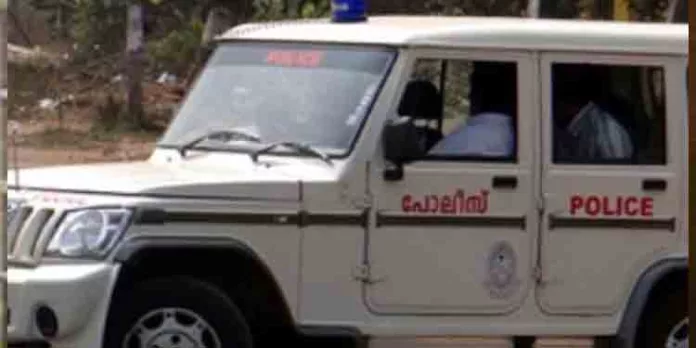 മൂത്രമൊഴിക്കാന് വിലങ്ങഴിച്ചപ്പോള് രക്ഷപ്പെടാന് ശ്രമം ; 15കാരിയെ പീഡിപ്പിച്ച് കൊന്ന പ്രതിയെ ഓടിച്ചിട്ട് പിടിച്ച് പോലീസ് മൂത്രമൊഴിക്കാന് വിലങ്ങഴിച്ചപ്പോള് രക്ഷപ്പെടാന് ശ്രമം ; 15കാരിയെ പീഡിപ്പിച്ച് കൊന്ന പ്രതിയെ ഓടിച്ചിട്ട് പിടിച്ച് പോലീസ്