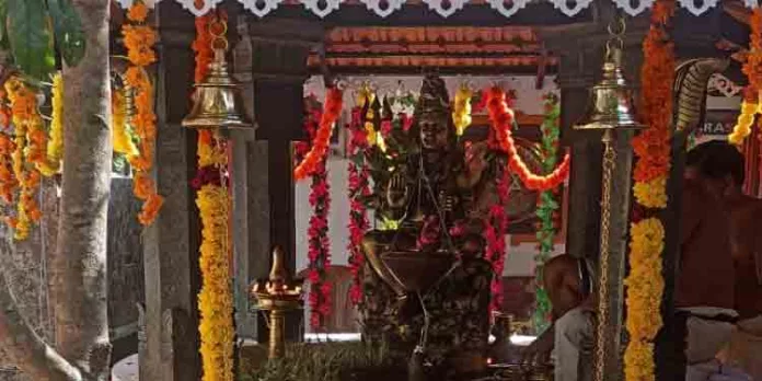 തിരുപനയന്നൂർകാവ് ത്രിപുര സുന്ദരി ക്ഷേത്രത്തിൽ ശിവലിംഗം പ്രതിഷ്ഠിച്ചു തിരുപനയന്നൂർകാവ് ത്രിപുര സുന്ദരി ക്ഷേത്രത്തിൽ ശിവലിംഗം പ്രതിഷ്ഠിച്ചു