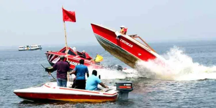 കുമരകത്ത് സ്പീഡ് ബോട്ട് മത്സരത്തിനിടയില് അപകടം ; ചോദ്യം ചെയ്തവരെ അമ്പയര് ഭീഷണിപ്പെടുത്തി ; മത്സരം നടത്തിയത് മതിയായ അനുമതി ഇല്ലാതെയെന്ന് സൂചന കുമരകത്ത് സ്പീഡ് ബോട്ട് മത്സരത്തിനിടയില് അപകടം ; ചോദ്യം ചെയ്തവരെ അമ്പയര് ഭീഷണിപ്പെടുത്തി ; മത്സരം നടത്തിയത് മതിയായ അനുമതി ഇല്ലാതെയെന്ന് സൂചന