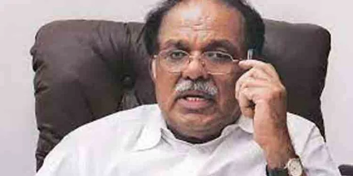 ചേരി തിരിഞ്ഞ് കുത്തുന്ന പത്തനംതിട്ടയില് പിജെയെ ചേര്ത്ത് പിടിക്കാന് നിര്ദ്ദേശവുമായി കോണ്ഗ്രസ് ചേരി തിരിഞ്ഞ് കുത്തുന്ന പത്തനംതിട്ടയില് പിജെയെ ചേര്ത്ത് പിടിക്കാന് നിര്ദ്ദേശവുമായി കോണ്ഗ്രസ്