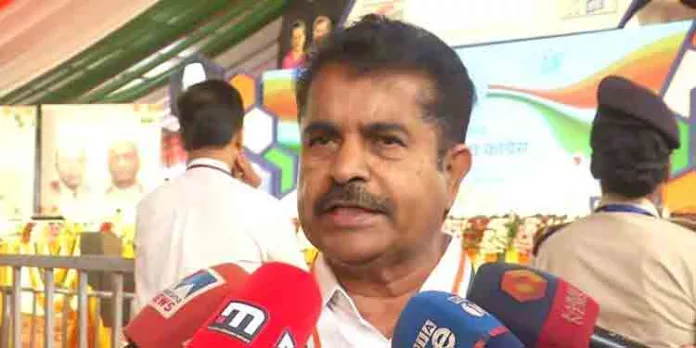 അര്ഹത പരിശോധിക്കേണ്ടത് സര്ക്കാര് ; ആരോപണത്തിന് മറുപടിയുമായി അടൂര് പ്രകാശ് അര്ഹത പരിശോധിക്കേണ്ടത് സര്ക്കാര് ; ആരോപണത്തിന് മറുപടിയുമായി അടൂര് പ്രകാശ്