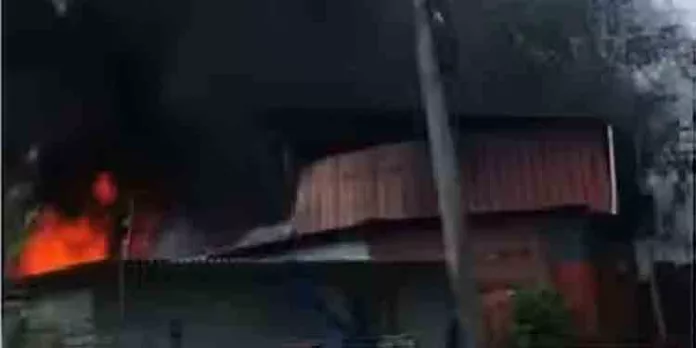 മെത്ത നിര്മ്മാണ കമ്പനിയില് വന് തീ പിടുത്തം മെത്ത നിര്മ്മാണ കമ്പനിയില് വന് തീ പിടുത്തം