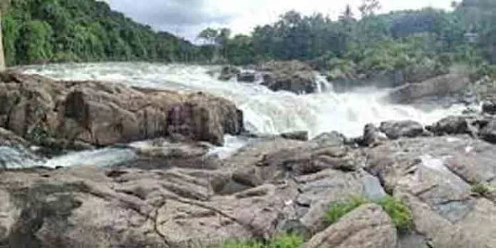ഗ്രീൻഫീൽഡ് ഹൈവേ അലൈൻമെന്റിൽ മാറ്റം വരുത്തി അത്തിക്കയം വില്ലേജ് ഉൾപ്പെടുത്താൻ പ്രമേയം പാസ്സാക്കി നാറാണംമൂഴി പഞ്ചായത്ത് ഗ്രീൻഫീൽഡ് ഹൈവേ അലൈൻമെന്റിൽ മാറ്റം വരുത്തി അത്തിക്കയം വില്ലേജ് ഉൾപ്പെടുത്താൻ പ്രമേയം പാസ്സാക്കി നാറാണംമൂഴി പഞ്ചായത്ത്