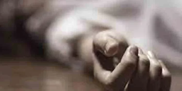 തിരുവല്ലയില് പ്ലസ് ടു വിദ്യാര്ത്ഥിനിയെ വീട്ടില് തൂങ്ങിമരിച്ച നിലയില് കണ്ടെത്തി തിരുവല്ലയില് പ്ലസ് ടു വിദ്യാര്ത്ഥിനിയെ വീട്ടില് തൂങ്ങിമരിച്ച നിലയില് കണ്ടെത്തി