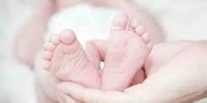 മുലപ്പാല് തൊണ്ടയില് കുടുങ്ങി കുഞ്ഞ് മരിച്ചു മുലപ്പാല് തൊണ്ടയില് കുടുങ്ങി കുഞ്ഞ് മരിച്ചു