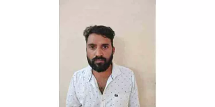വീട്ടമ്മയുടെ നേരെ ലൈംഗികാതിക്രമം നടത്തിയ കേസിൽ യുവാവിനെ പോലീസ് അറസ്റ്റ് ചെയ്തു വീട്ടമ്മയുടെ നേരെ ലൈംഗികാതിക്രമം നടത്തിയ കേസിൽ യുവാവിനെ പോലീസ് അറസ്റ്റ് ചെയ്തു