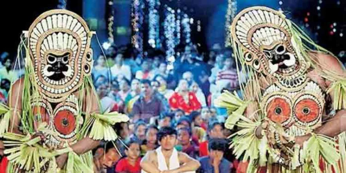 കുരമ്പാല പുത്തൻകാവിൽ ചെറ്റമാടനും,സുന്ദരയക്ഷിയും പടയണിക്കളത്തിലെത്തും കുരമ്പാല പുത്തൻകാവിൽ ചെറ്റമാടനും,സുന്ദരയക്ഷിയും പടയണിക്കളത്തിലെത്തും