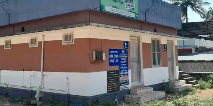 കോന്നി നാരായണപുരം ചന്തയിലെ ശുചിമുറി കെട്ടിടം തുറന്നു കൊടുക്കാത്തത് പൊതു ജനങ്ങളെ ബുദ്ധിമുട്ടിലാക്കുന്നു കോന്നി നാരായണപുരം ചന്തയിലെ ശുചിമുറി കെട്ടിടം തുറന്നു കൊടുക്കാത്തത് പൊതു ജനങ്ങളെ ബുദ്ധിമുട്ടിലാക്കുന്നു