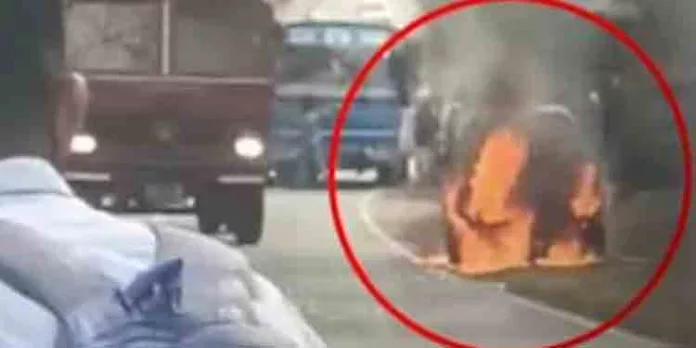 തിരുവനന്തപുരം വെഞ്ഞാറമൂട്ടിൽ കാറിന് തീ പിടിച്ചു തിരുവനന്തപുരം വെഞ്ഞാറമൂട്ടിൽ കാറിന് തീ പിടിച്ചു