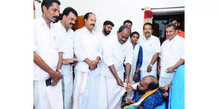 കോന്നിയിൽ കോൺഗ്രസിന്റെ നൂറ്റി മുപ്പത്തിഎട്ട് രൂപ ചലഞ്ച് ഉദ്ഘാടനം ചെയ്തു കോന്നിയിൽ കോൺഗ്രസിന്റെ നൂറ്റി മുപ്പത്തിഎട്ട് രൂപ ചലഞ്ച് ഉദ്ഘാടനം ചെയ്തു