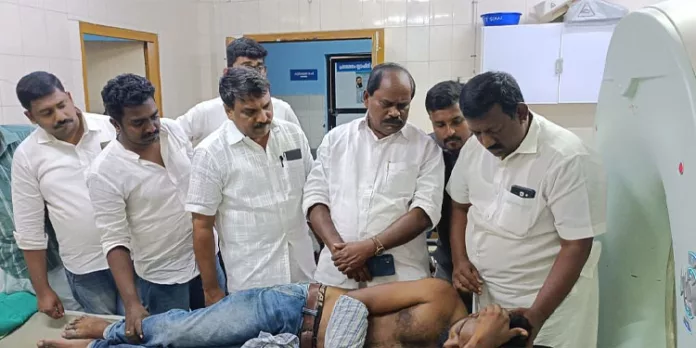 ജനദ്രോഹ ബഡ്ജറ്റിനെതിരെ കളക്ട്രേറ്റ് മാര്ച്ച് നടത്തിയ യൂത്ത് കോണ്ഗ്രസ് പ്രവര്ത്തകരെ പോലീസ് തല്ലിച്ചതച്ചതായി പരാതി ജനദ്രോഹ ബഡ്ജറ്റിനെതിരെ കളക്ട്രേറ്റ് മാര്ച്ച് നടത്തിയ യൂത്ത് കോണ്ഗ്രസ് പ്രവര്ത്തകരെ പോലീസ് തല്ലിച്ചതച്ചതായി പരാതി